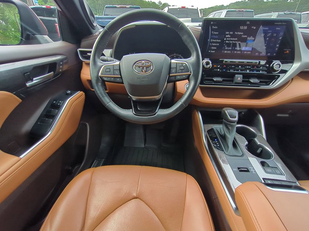 Used 2021 Toyota Highlander Platinum FWD image 19
