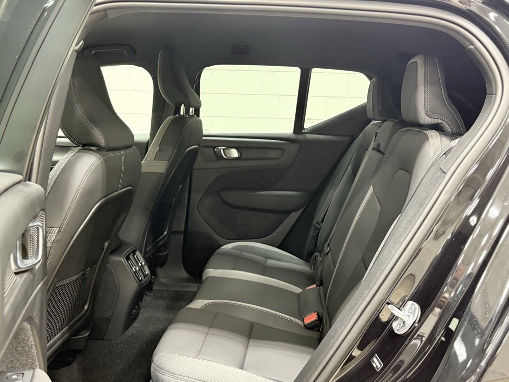 Used 2024 Volvo XC40 Recharge Core w/ Protection Package Premier image 29