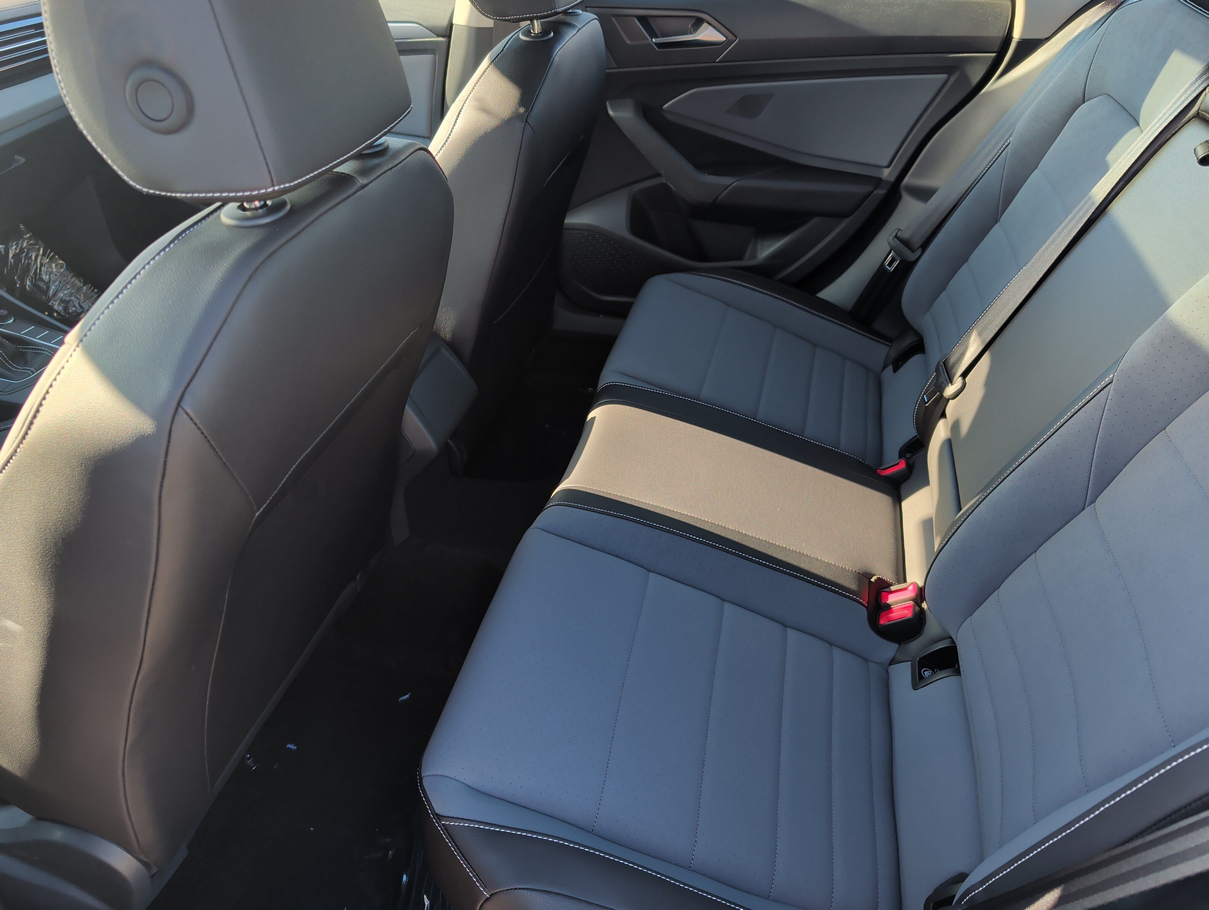 New 2027 Volkswagen Jetta SE FWD image 5