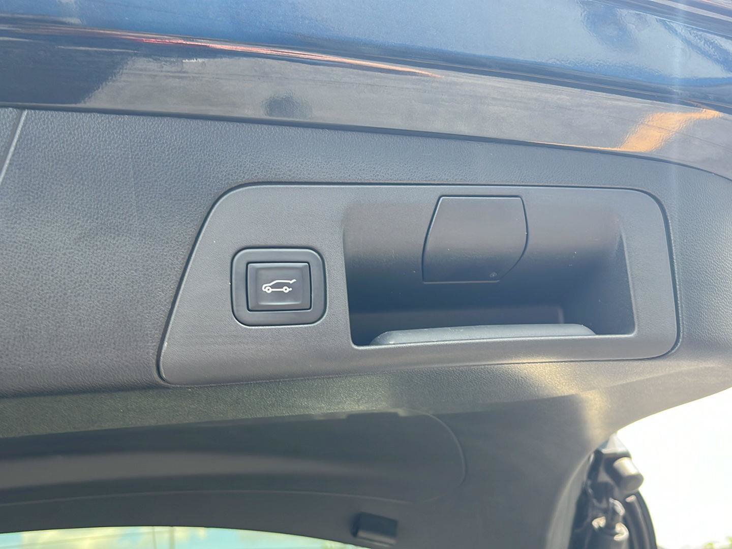 Used 2023 Buick Envision Avenir AWD/4WD image 25