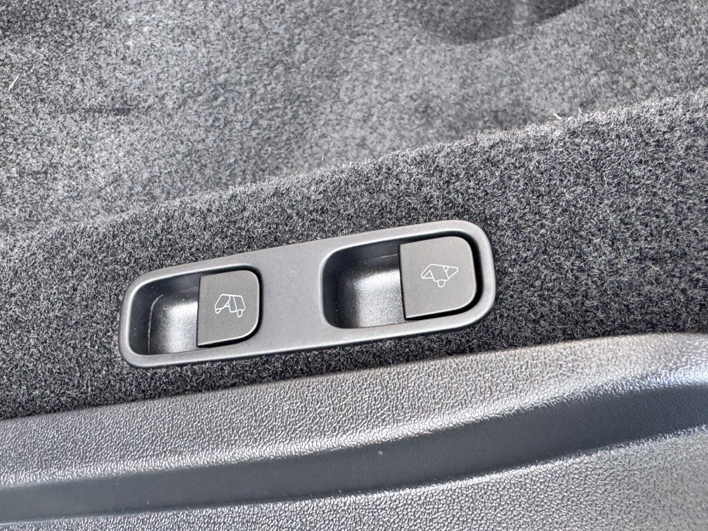 Used 2024 Tesla Model Y Long Range RWD image 18