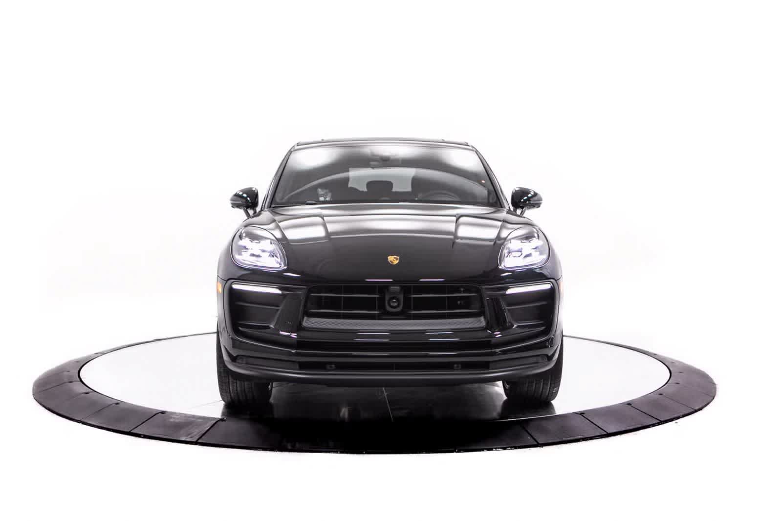 Certified 2026 Porsche Macan AWD/4WD image 10