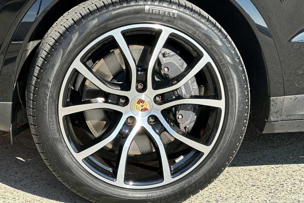 Used 2023 Porsche Cayenne image 37