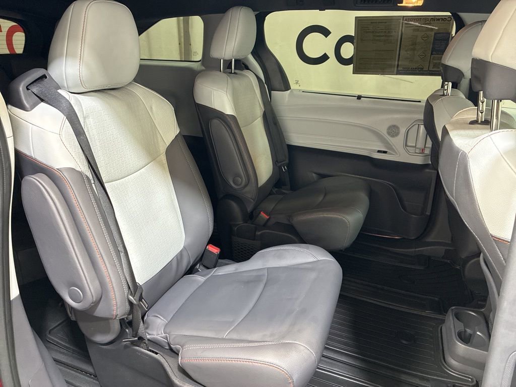 Used 2022 Toyota Sienna XSE image 14