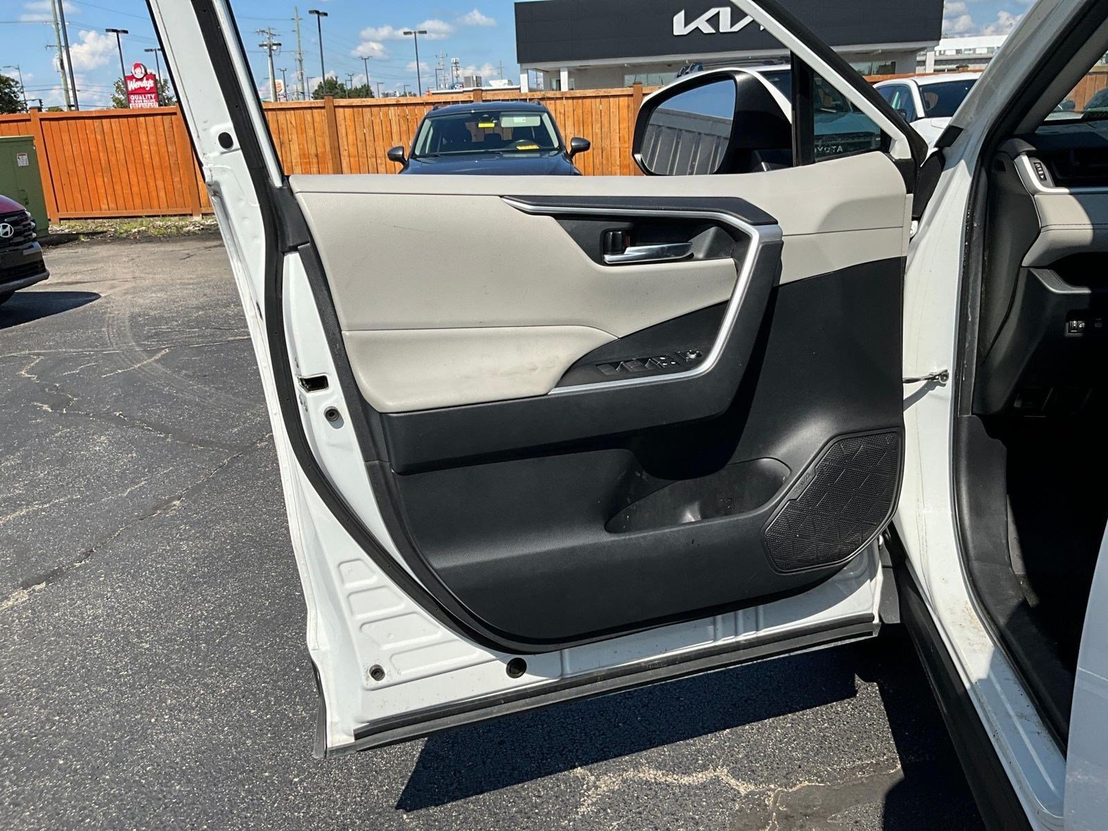 Used 2019 Toyota RAV4 XLE FWD image 18