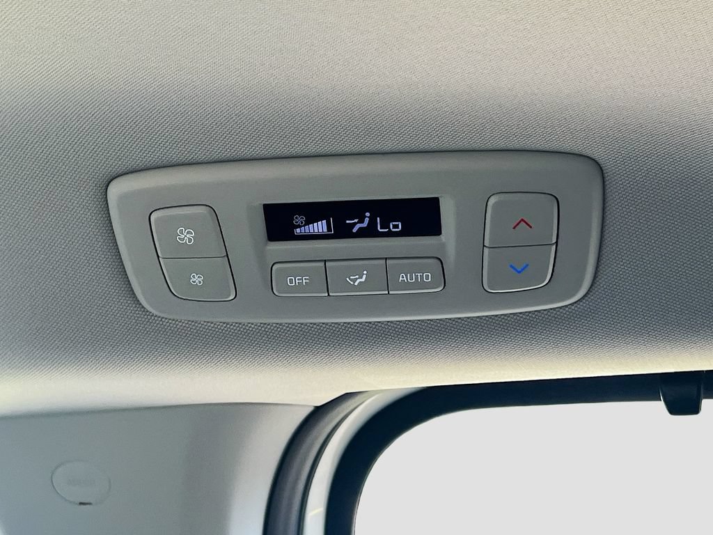 Used 2025 Kia Carnival SX w/ SX Dark Edition Package FWD image 25