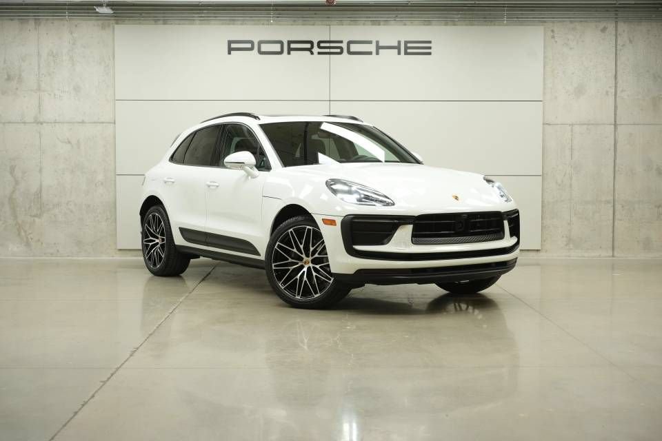 Certified 2026 Porsche Macan AWD/4WD image 9