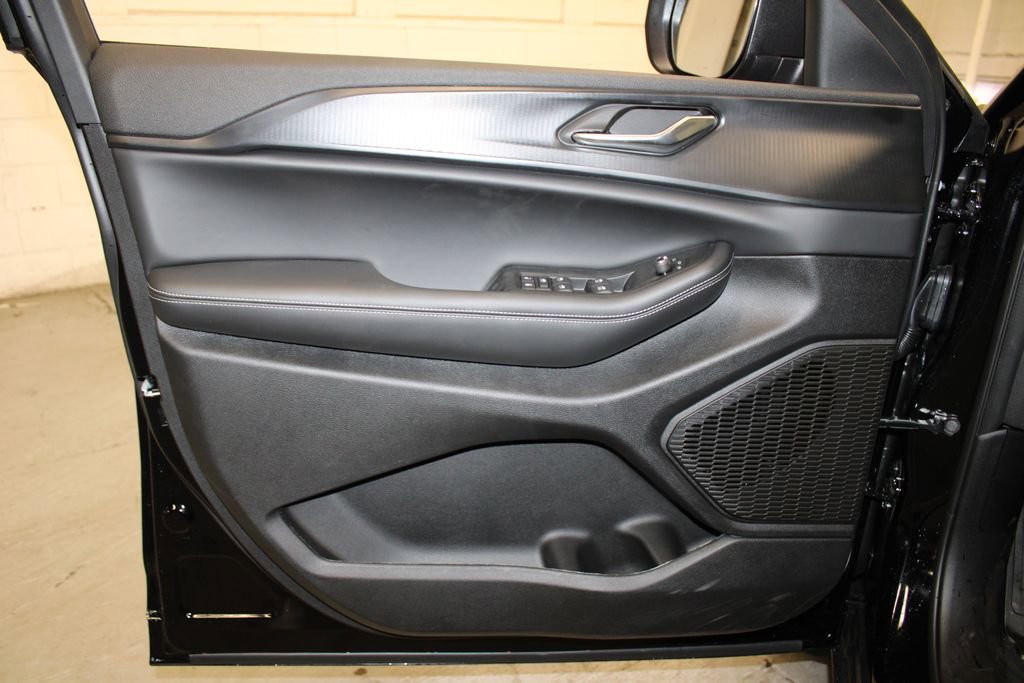 New 2025 Jeep Grand Cherokee Laredo w/ Luxury Tech Group I image 24