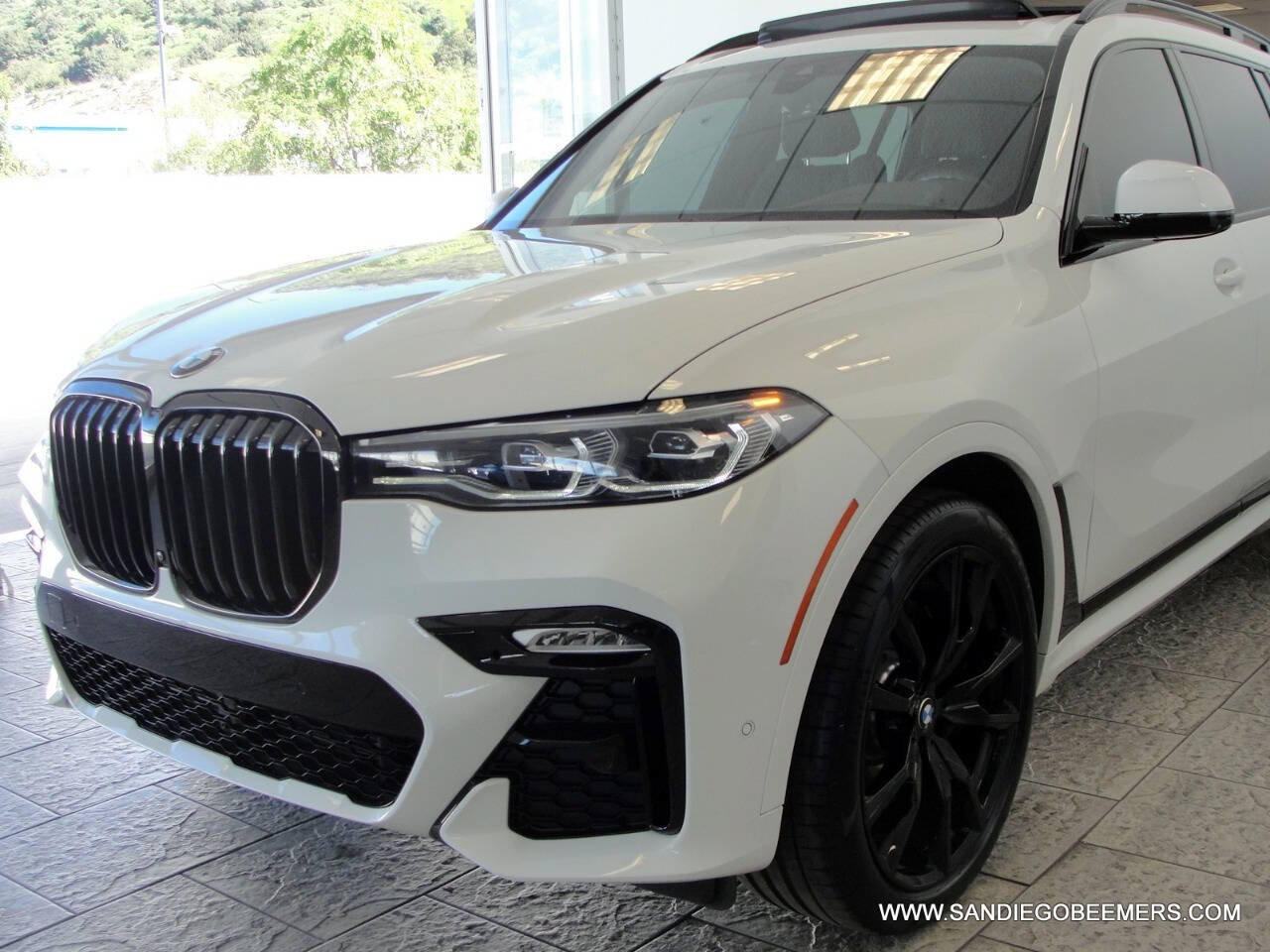 Used 2022 BMW X7 xDrive40i w/ M Sport Package AWD/4WD image 16