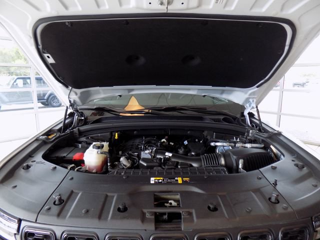 Certified 2025 Jeep Grand Cherokee L Limited w/ Black Appearance Package image 40