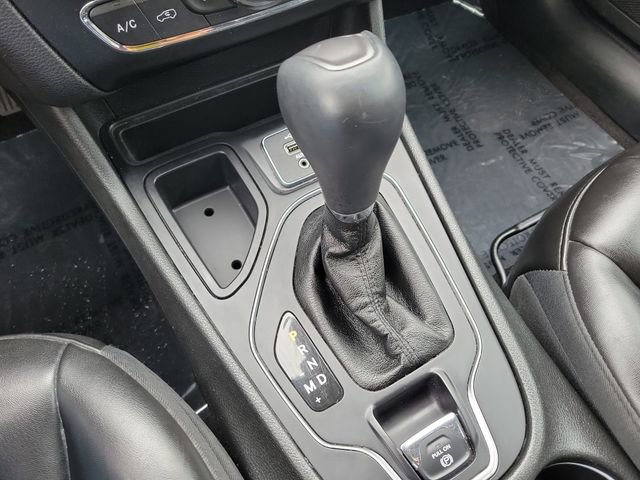 Used 2019 Jeep Cherokee Latitude Plus w/ Comfort/Convenience Group image 28