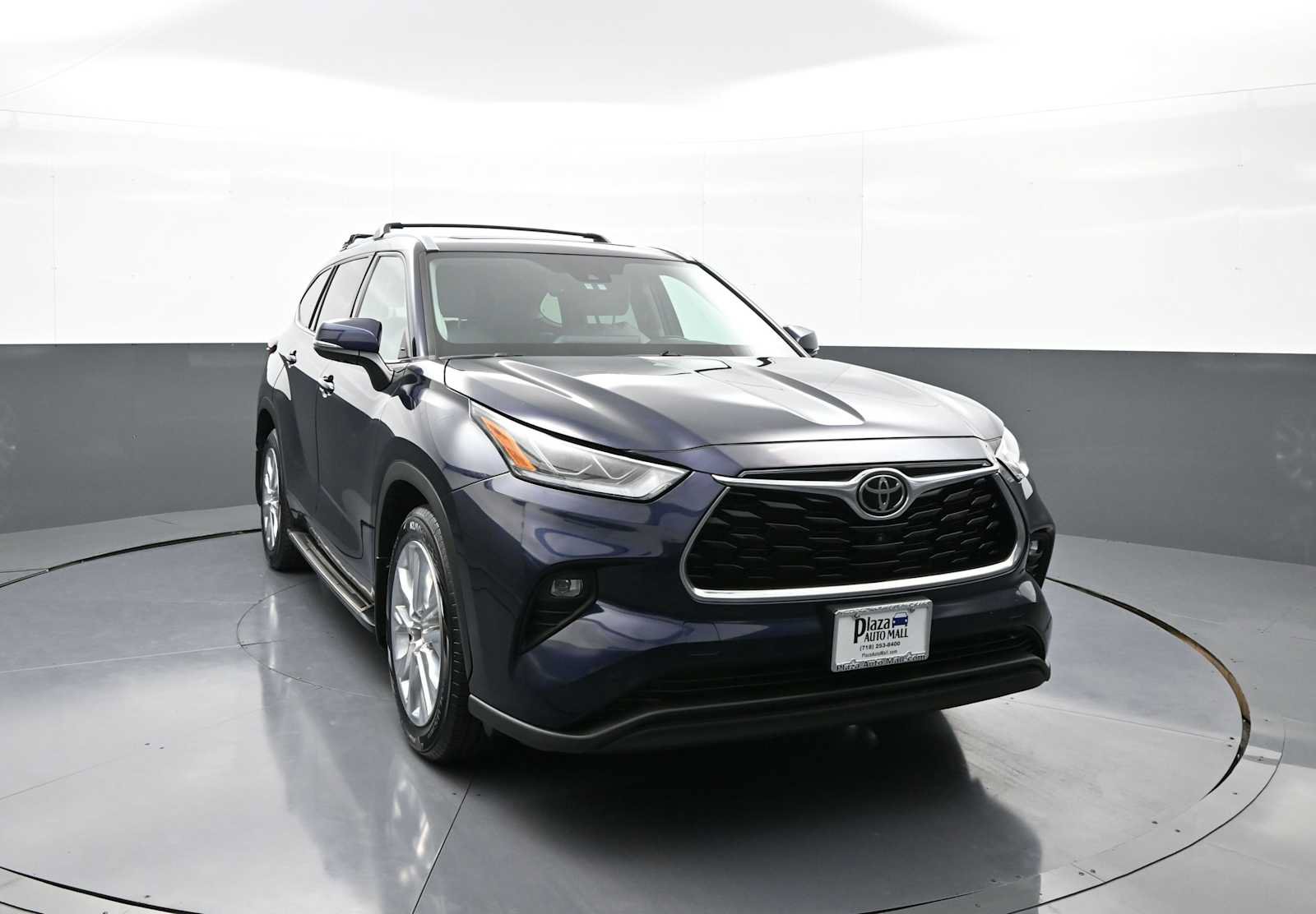 Used 2022 Toyota Highlander Limited AWD/4WD image 3