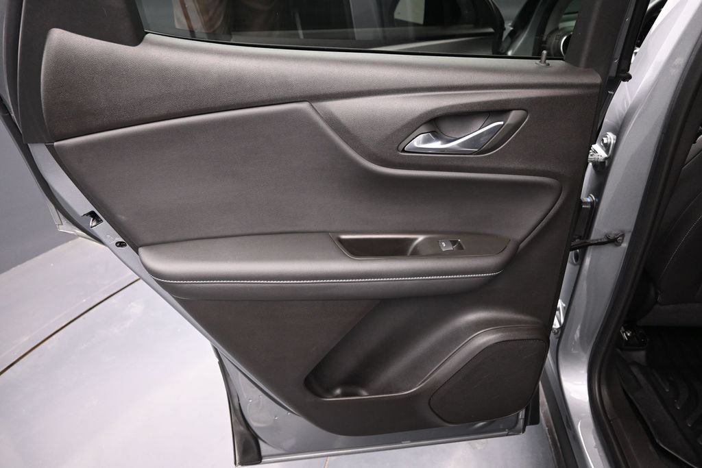 Used 2024 Chevrolet Blazer LT w/ Midnight/Sport Edition FWD image 18