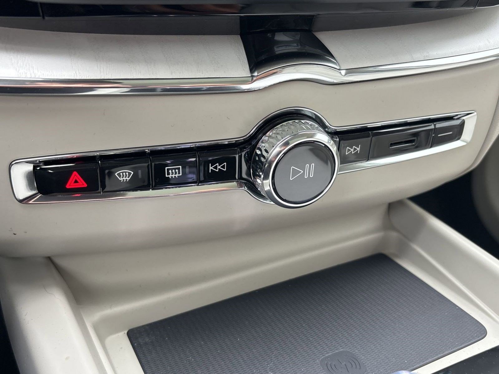 New 2026 Volvo XC60 B5 Ultra w/ Protection Package Premier image 17