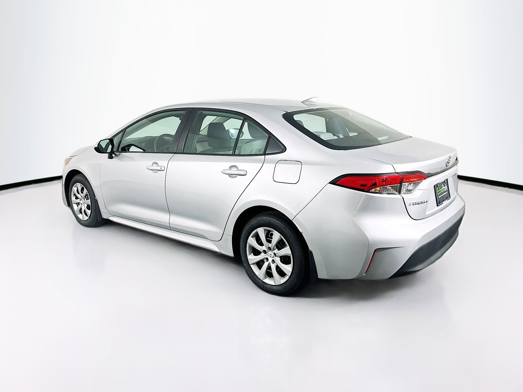 Used 2026 Toyota Corolla LE FWD image 5