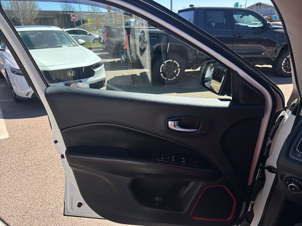 Used 2019 Jeep Compass Trailhawk AWD/4WD image 30