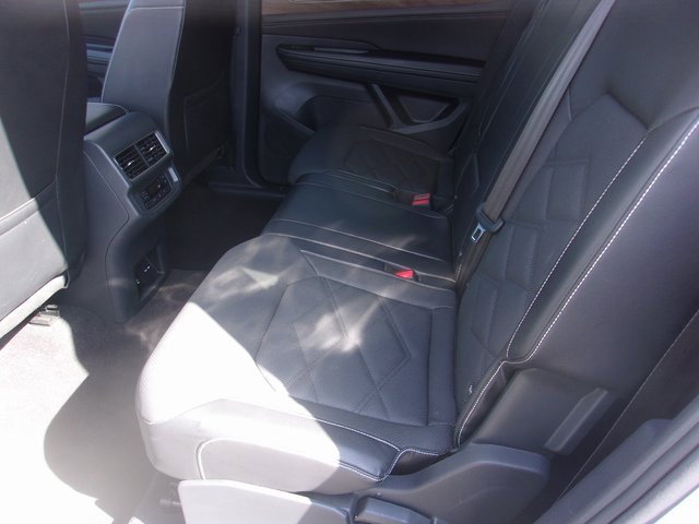 Used 2024 Volkswagen Atlas SE image 13