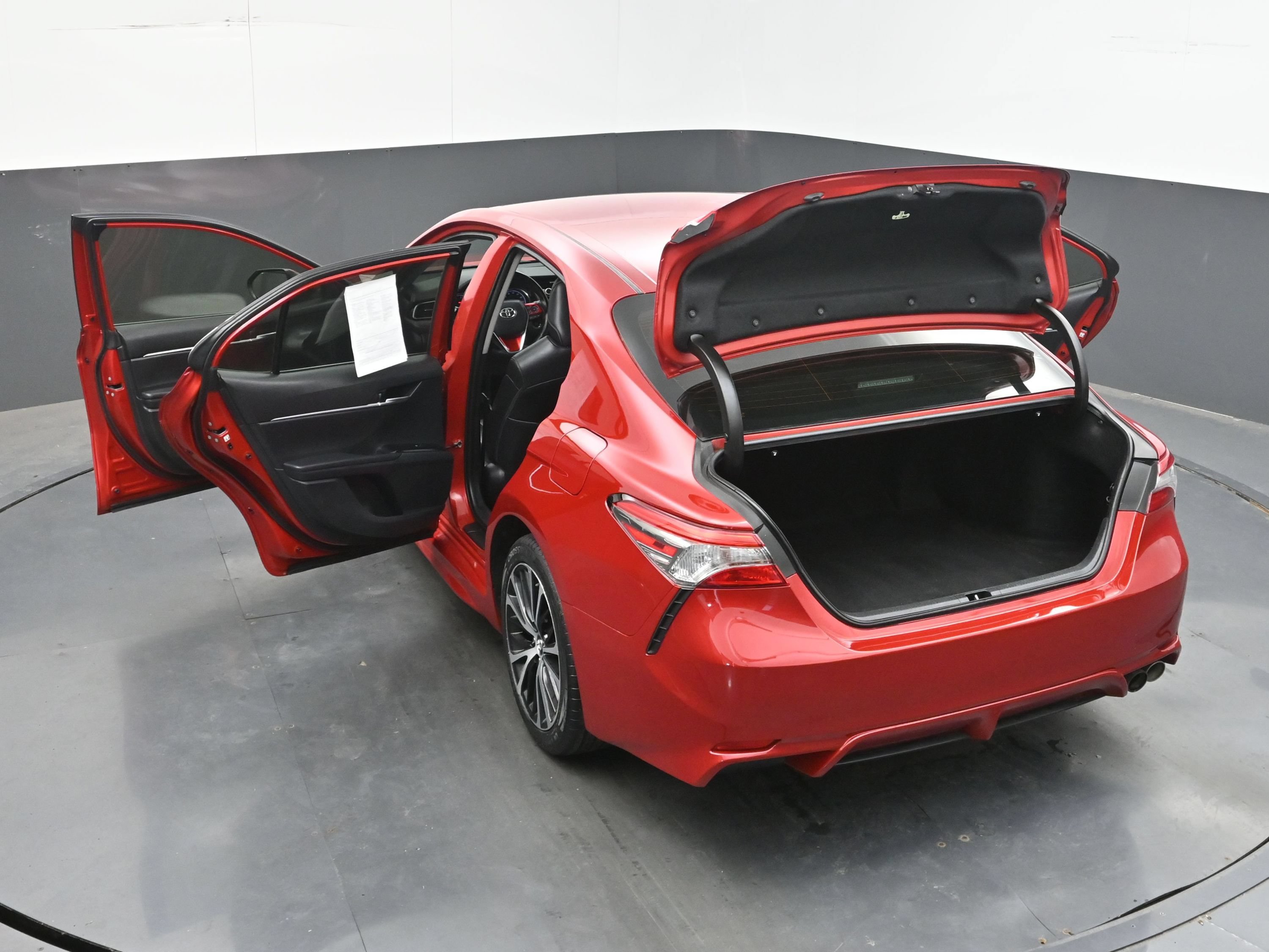Used 2019 Toyota Camry SE w/ Convenience Package FWD image 42
