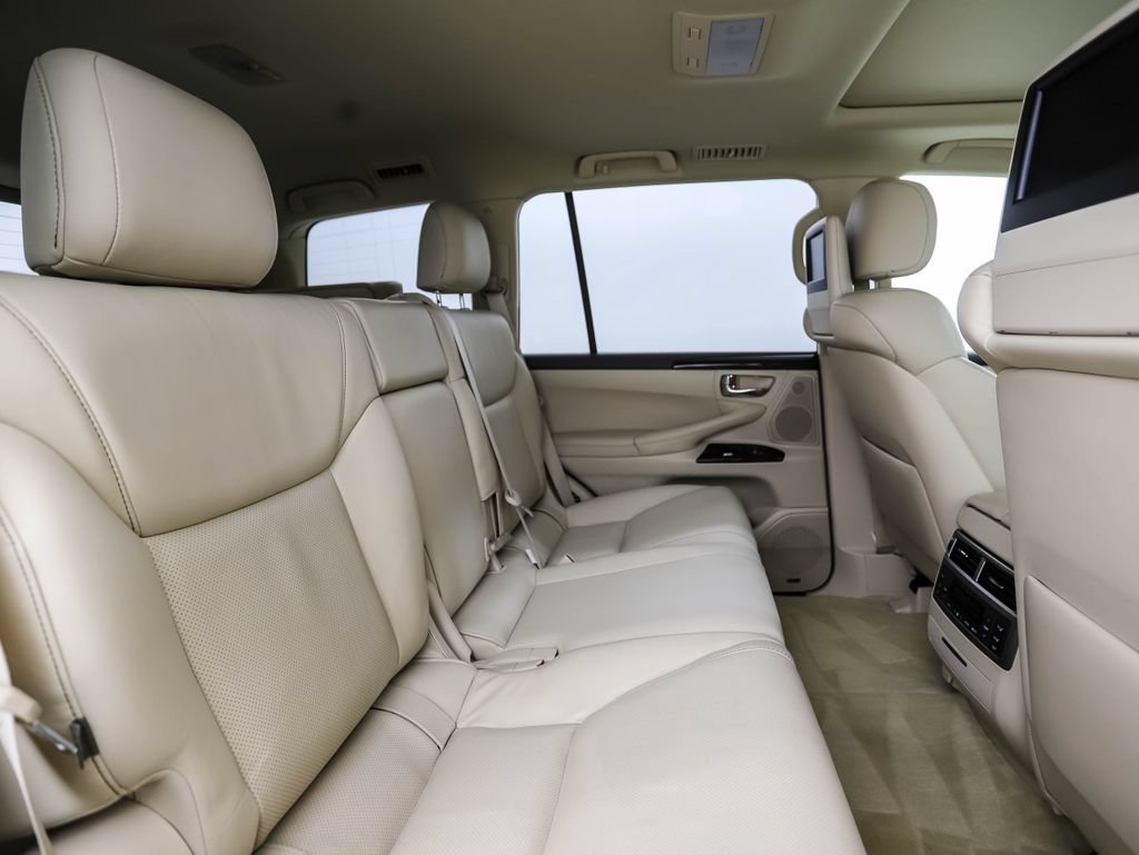 Used 2015 Lexus LX 570 4WD image 26