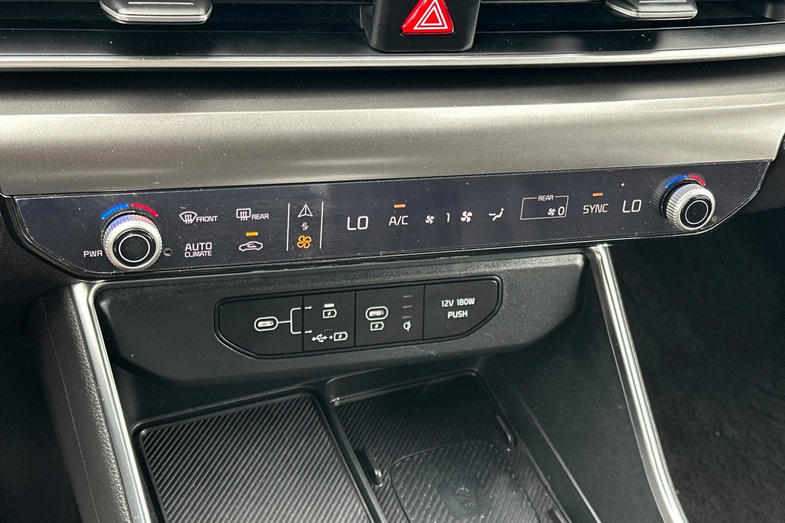 Used 2025 Kia Carnival SX w/ SX Dark Edition Package FWD image 21