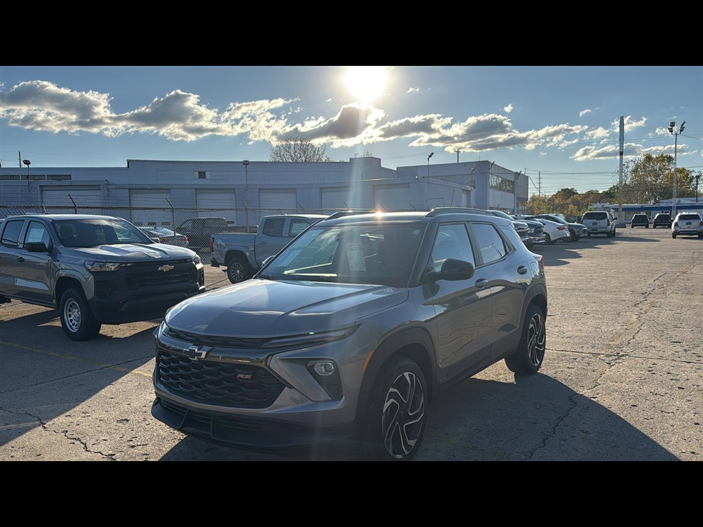 Used 2025 Chevrolet TrailBlazer RS w/ Convenience Package image 2