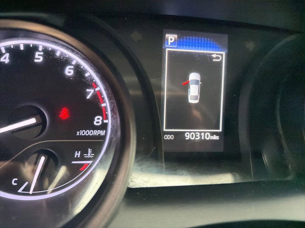 Used 2021 Toyota Camry SE image 3