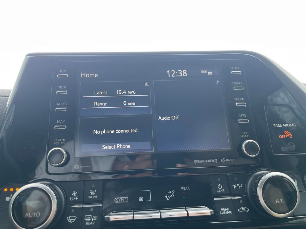 Used 2020 Toyota Highlander XLE image 38