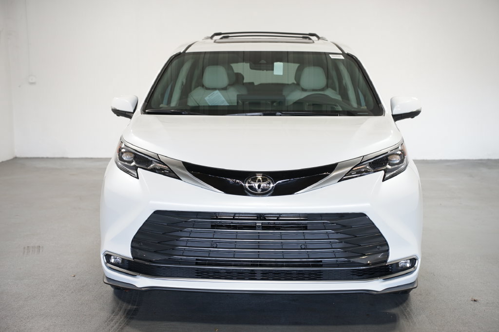 New 2026 Toyota Sienna Platinum AWD/4WD image 2
