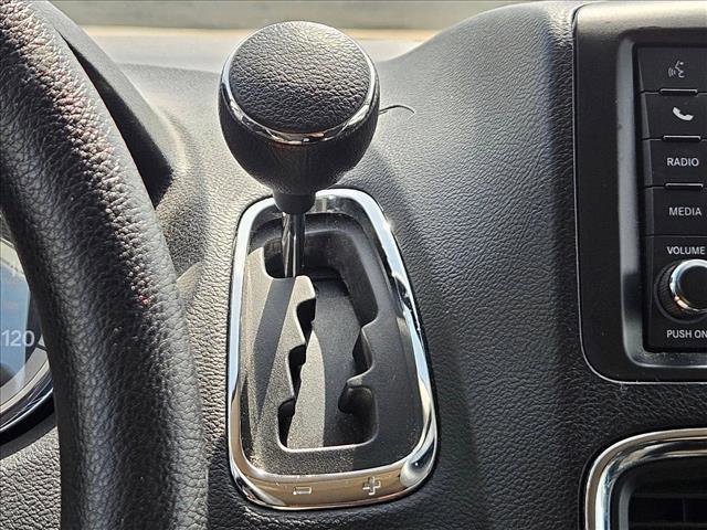 Used 2019 Dodge Grand Caravan SE w/ UConnect Hands-Free Group FWD image 14