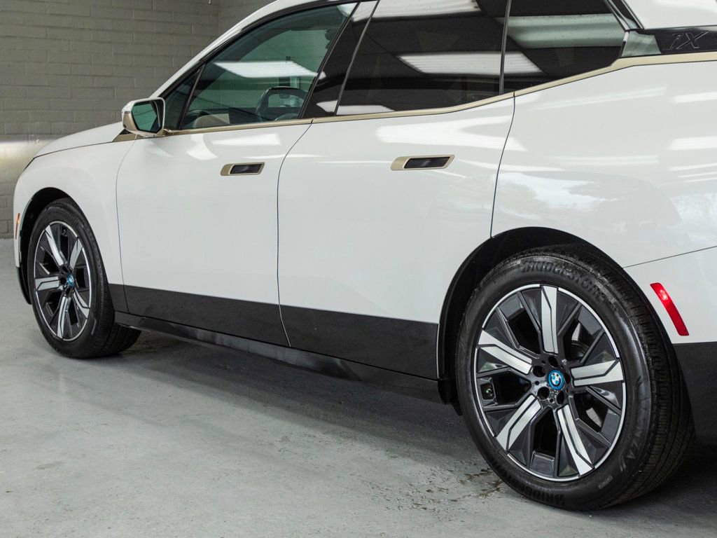 Used 2023 BMW iX xDrive50 w/ Premium Package AWD/4WD image 37