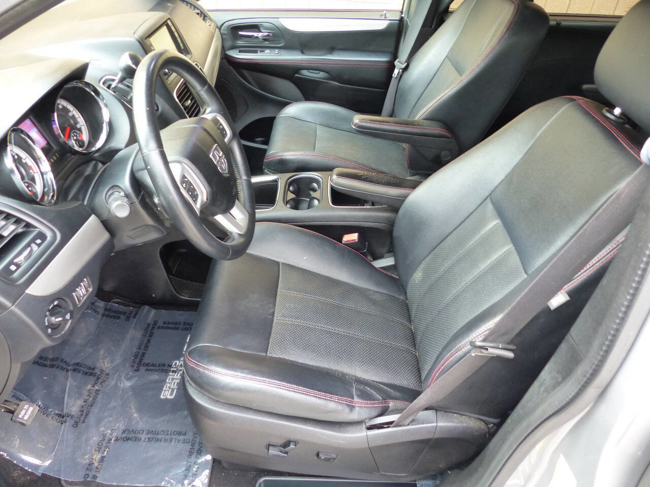 Used 2016 Dodge Grand Caravan R/T w/ Driver Convenience Group image 15
