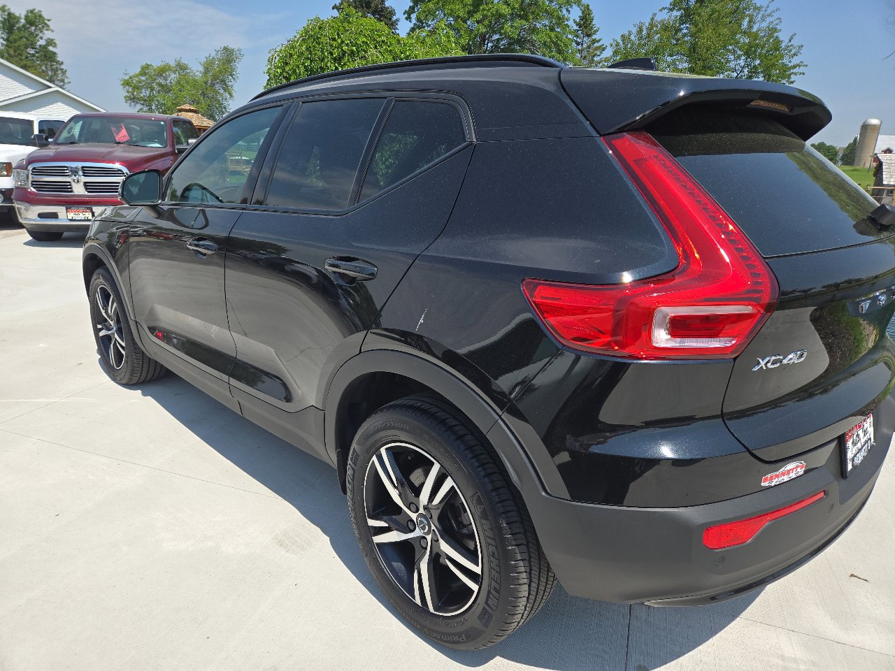 Used 2024 Volvo XC40 B5 Core image 6