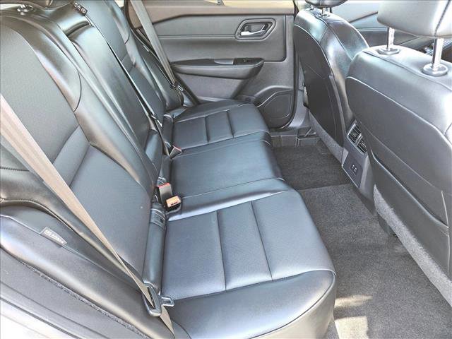 Used 2023 Nissan Rogue SV w/ SV Premium B Package image 18