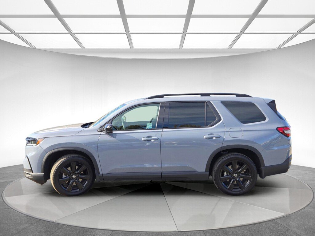 Certified 2025 Honda Pilot Black Edition image 6