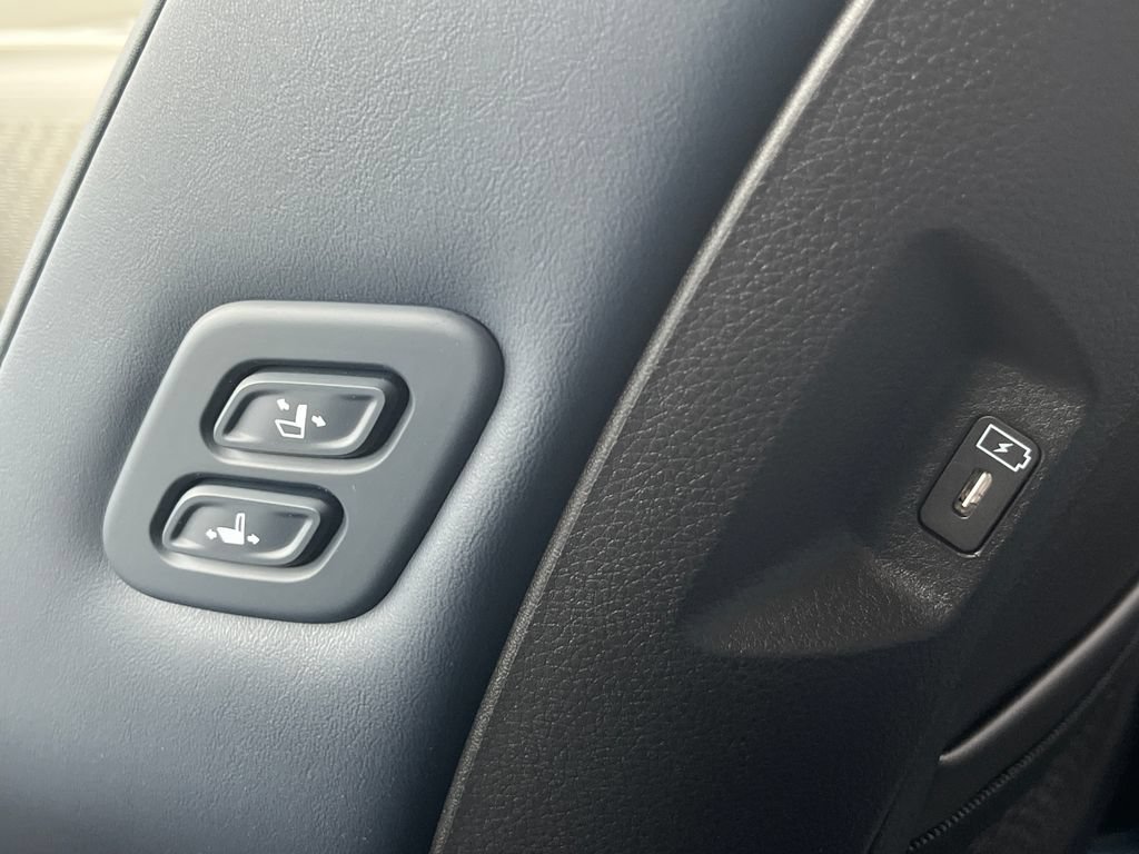 New 2026 Kia Carnival SX w/ SX Dark Edition Package FWD image 41