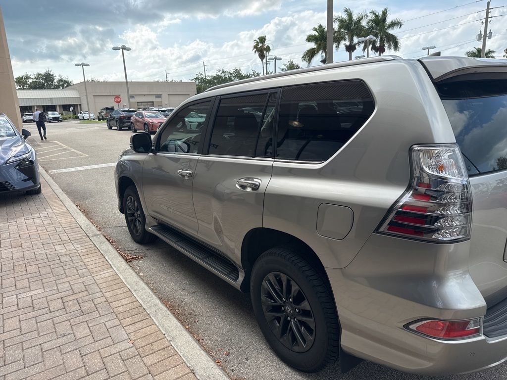 Used 2020 Lexus GX 460 Premium w/ Premium Package AWD/4WD image 10