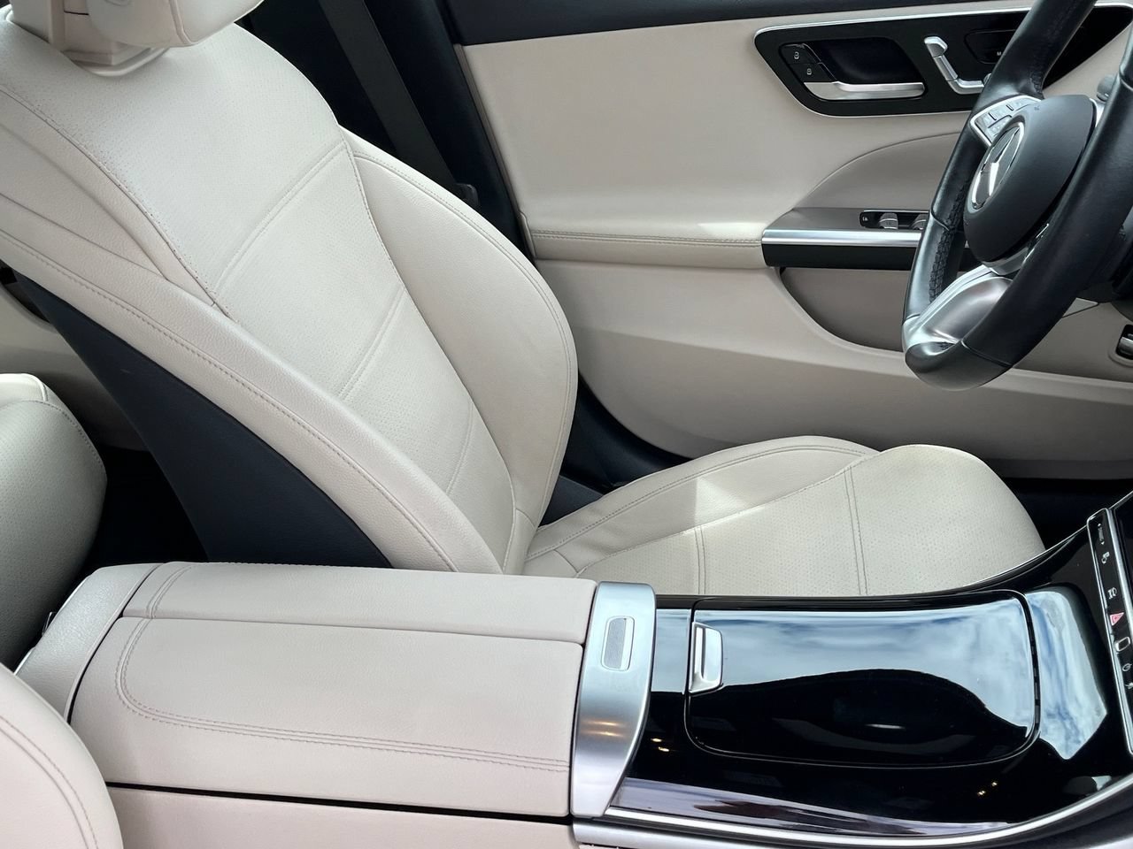 Used 2025 Mercedes-Benz C 300 Sedan image 10