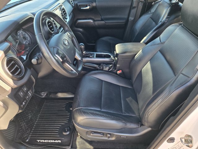 Used 2020 Toyota Tacoma TRD Off-Road w/ TRD Premium Off Road Package AWD/4WD image 11