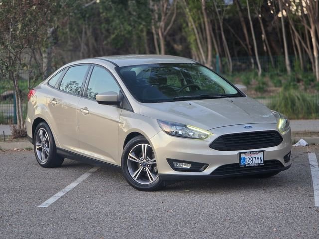 Used 2018 Ford Focus SE w/ SE Appearance Package image 2