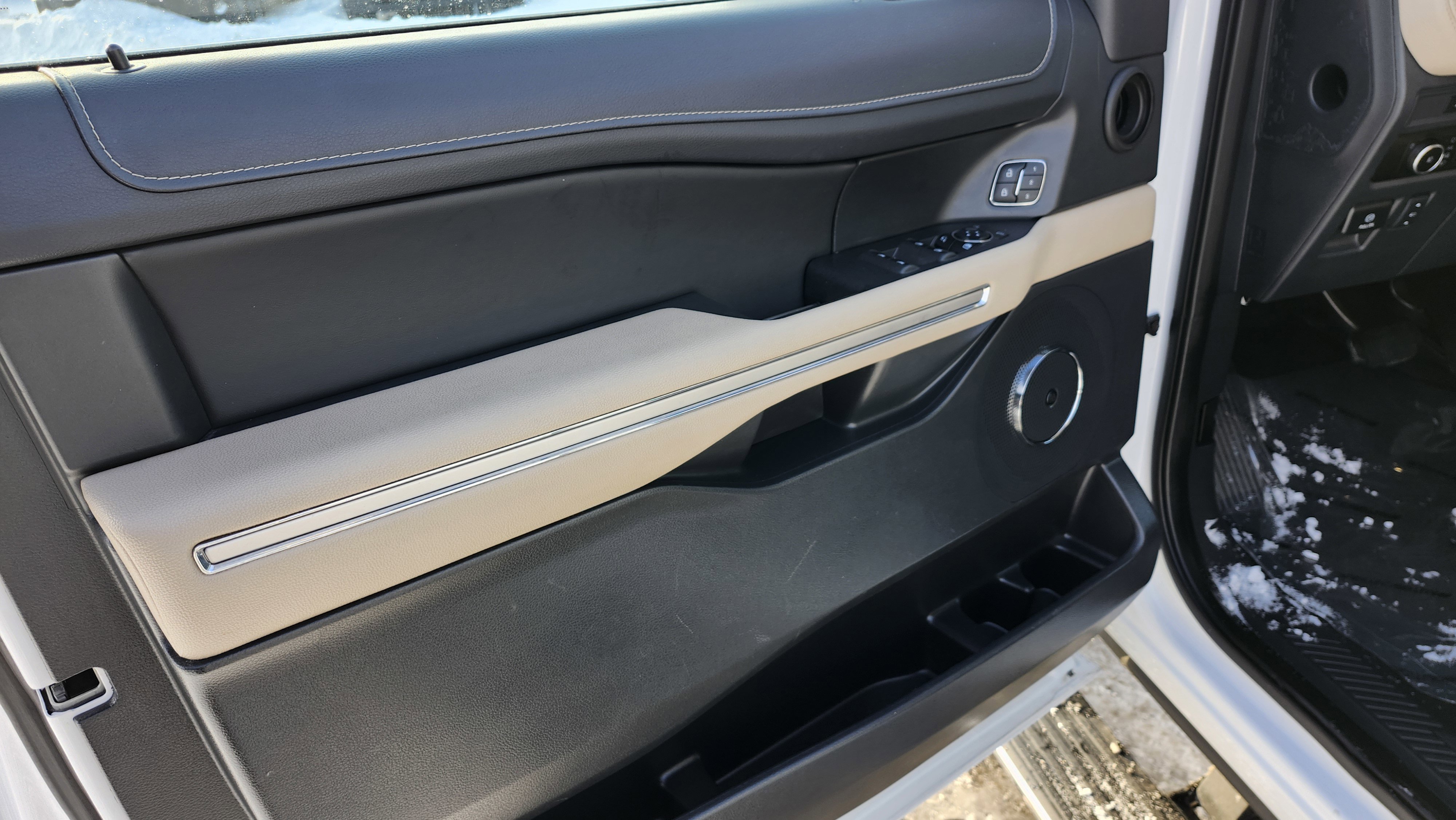 Used 2024 Ford Expedition Limited image 28