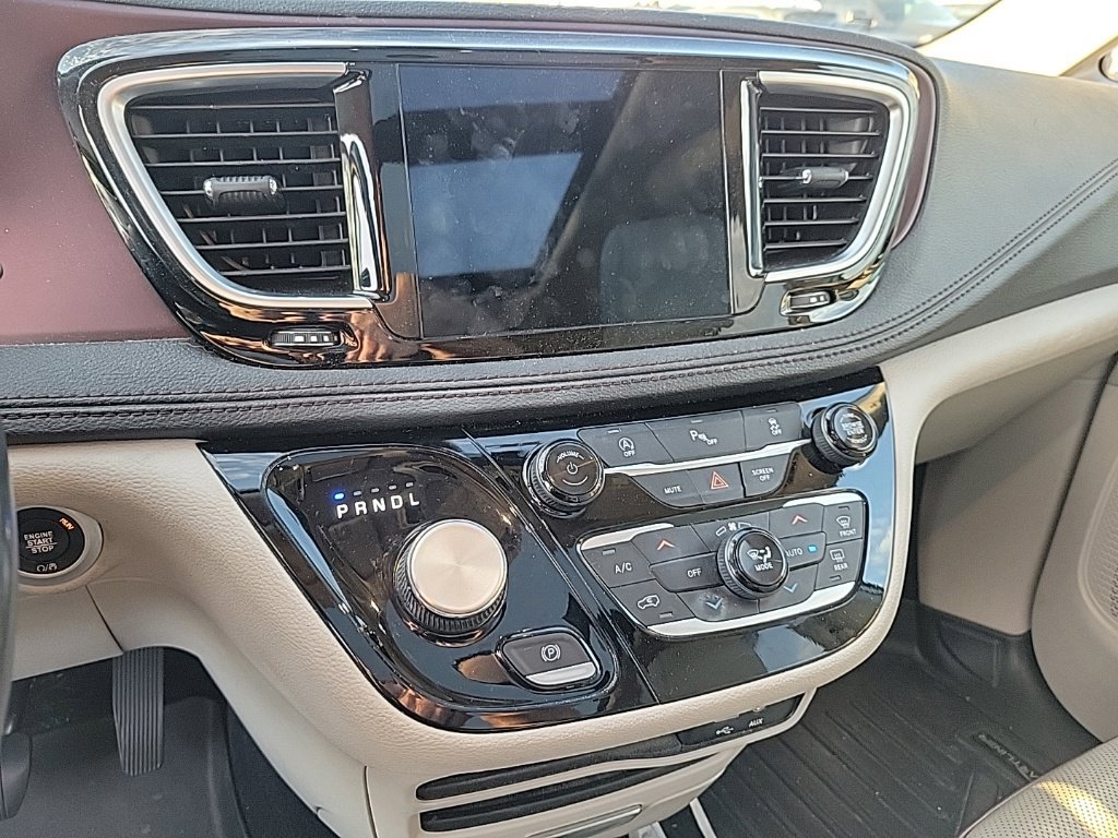 Used 2020 Chrysler Pacifica Limited FWD image 8