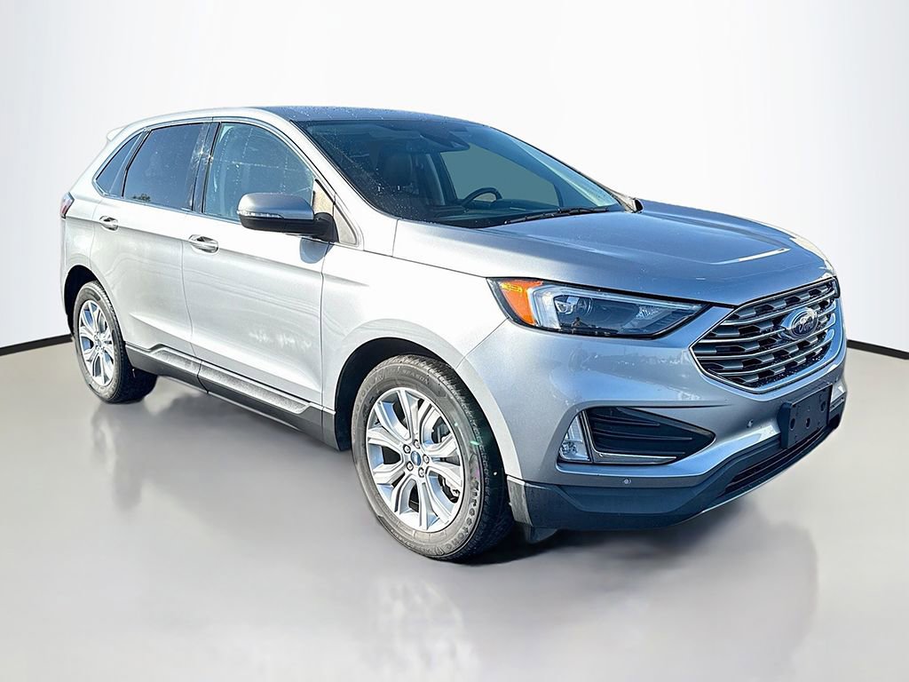 Used 2022 Ford Edge Titanium image 2