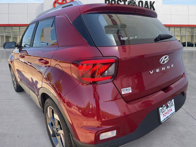 Used 2024 Hyundai Venue Limited image 15
