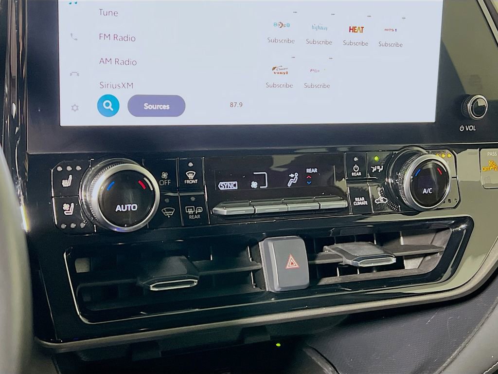 Used 2023 Toyota Highlander Limited image 15