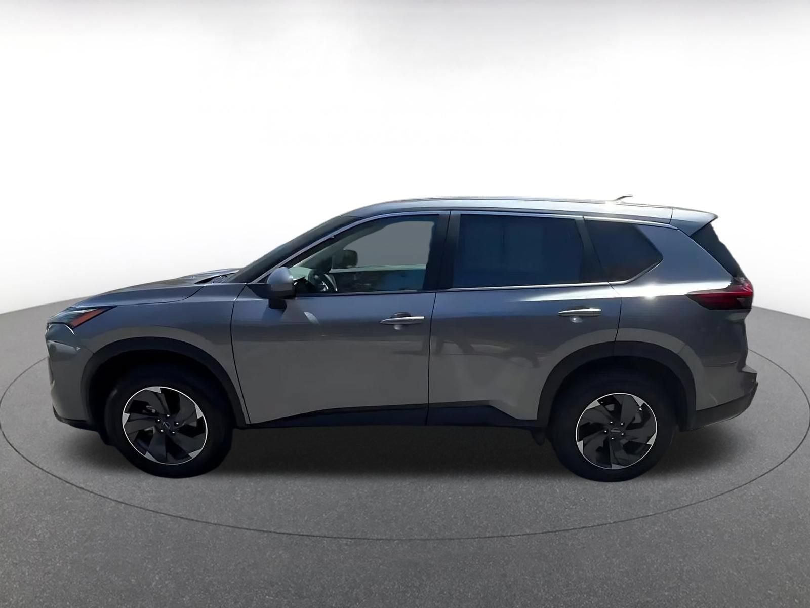 Used 2025 Nissan Rogue SV AWD/4WD image 9