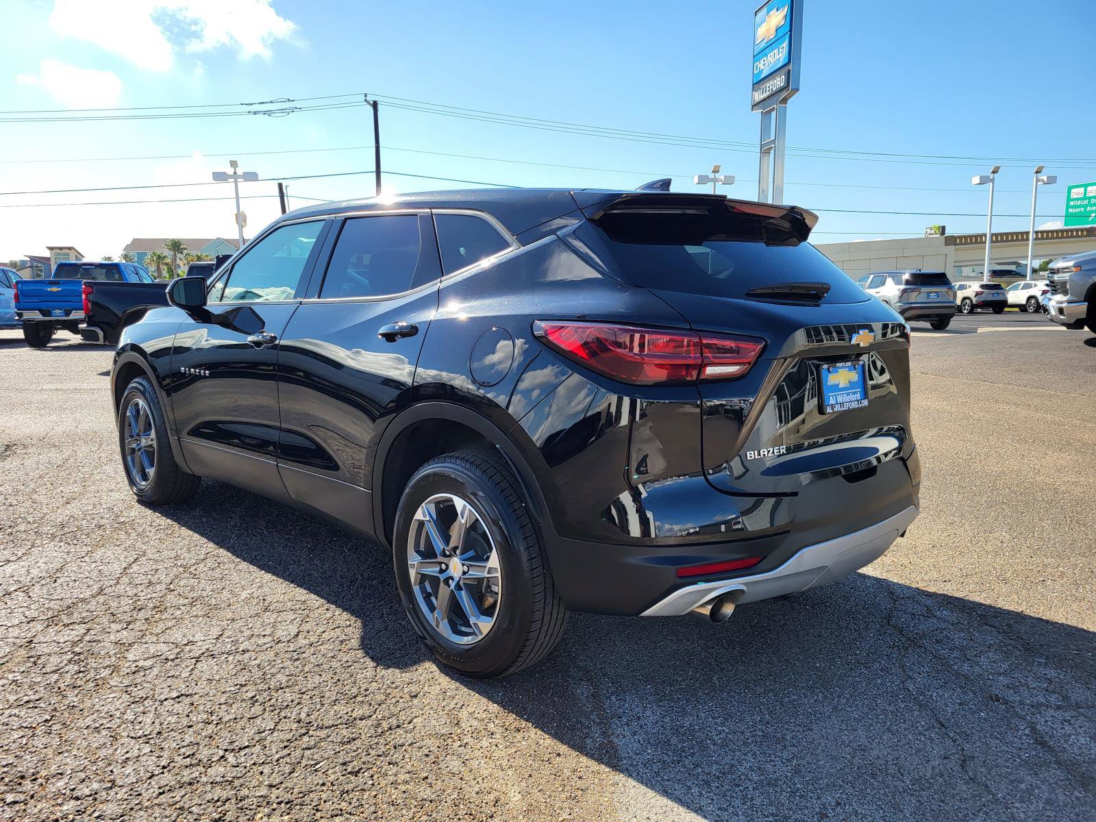 Used 2025 Chevrolet Blazer LT FWD image 3