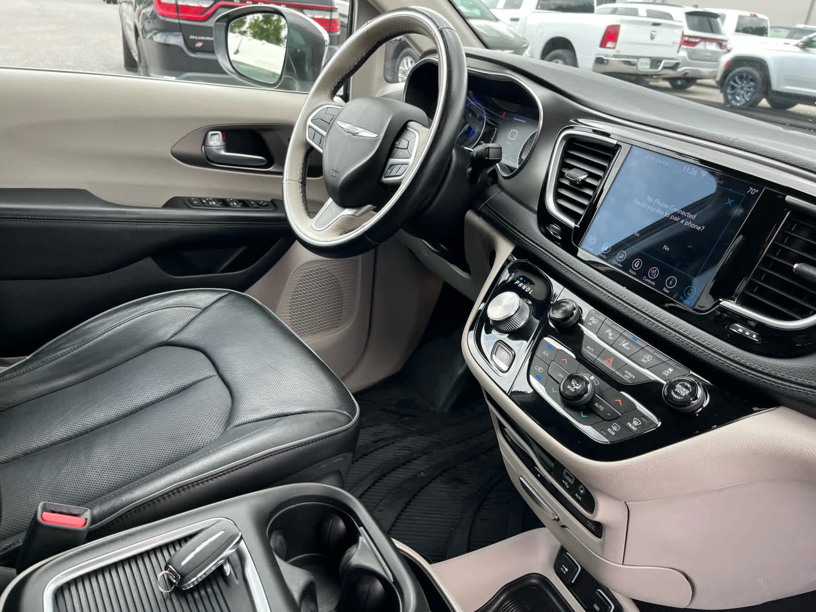 Used 2018 Chrysler Pacifica Limited w/ Tire & Wheel Group FWD image 42