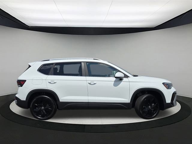 New 2025 Volkswagen Taos SE image 8
