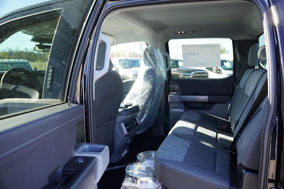 New 2026 Ford F250 XLT w/ XLT Premium Package AWD/4WD image 11