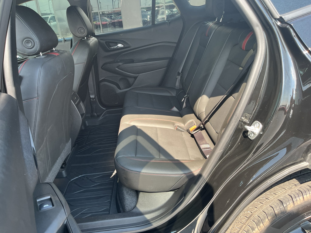 Used 2025 Chevrolet Trax RS FWD image 32